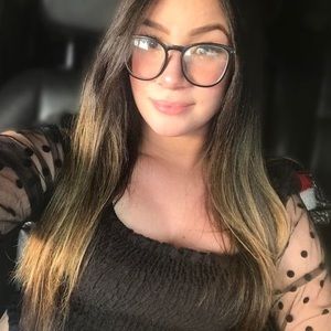 Meet your Posher, Alejandra